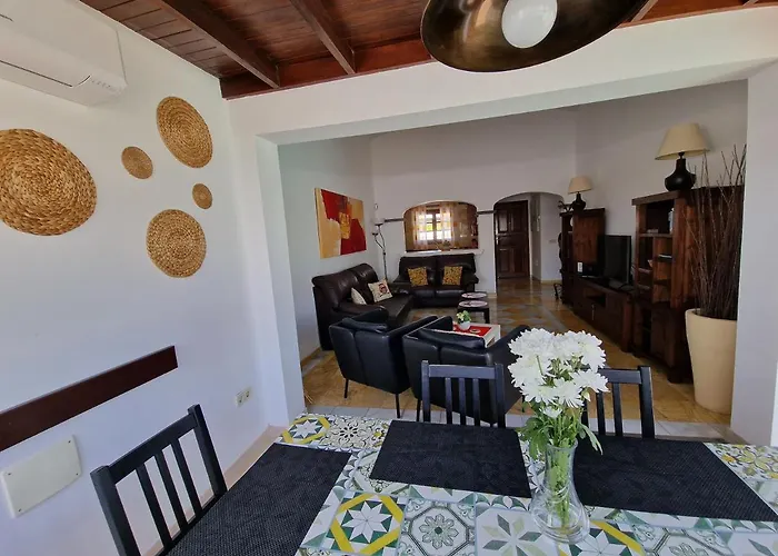 Villa Lola